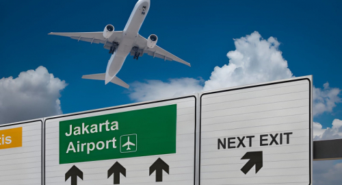 Riaperto l'aeroporto principale di Giacarta dopo l'eruzione dell'Anak Krakatau, ma il vulcano continua a eruttare